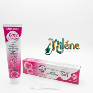 CREME EPILATOIRE EASY FRESH Dites adieu aux poils indésirables avec la crème dépilatoire Easy Fresh ! Sa formule ultra-rapide agit en un clin d'œil pour vous offrir une peau incroyablement douce et nette. Enrichie en extraits de rose et dotée d'une formule blanchissante, elle laisse votre peau lumineuse et délicatement parfumée.