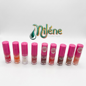 LIP GLOSS RUBY KISSER Bien plus qu'un brillant à lèvres, cette huile est un véritable cocktail nutritif qui revitalise et sublime instantanément vos lèvres.