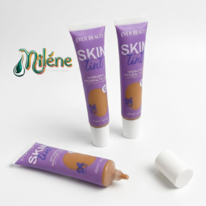 FOND DE TEINT SKIN TINT Ce n'est pas juste du maquillage, c'est un soin teinté pour une peau visiblement plus belle, Fusionne avec votre peau pour un éclat frais et unifié, sans effet de matière.