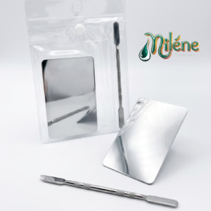 PALETTE DE MELANGE FOND DE TEINTindispensable pour toute passionnée de maquillage ou professionnelle. L’outil secret pour un teint sur-mesure et une hygiène irréprochable. Ne mélangez plus vos produits sur le dos de votre main !