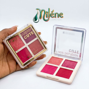 FARD à JOUES FACE SCULPTOR CUTE Marre du teint terne ? Éveillez votre visage avec cette palette de fards à joues ultra-pimentés ! Conçue pour flatter toutes les carnations. Créez des dégradés uniques ou un fard à joues intense. Une texture soyeuse qui se fond sur la peau. Pour un teint frais du matin au soir.