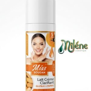 LAIT DE CORPS MISS SOUDAIN n'est pas qu'un simple soin, c'est une véritable cure de lumière pour votre corps. La papaye, reconnue pour ses propriétés exfoliantes naturelles, s'associe au complexe Gluta-K pour unifier le grain de peau et éliminer les taches brunes.