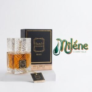 PARFUM KHAMRAH, une fragrance intense conçue pour ceux qui marquent les esprits sans dire un mot. Entre tradition et modernité, ce parfum dévoile des notes riches et envoûtantes qui capturent l’essence même du luxe oriental. Ses effluves ambrés et boisés vous enveloppent d'un voile de confiance tout au long de la journée (et de la nuit).