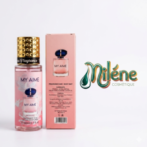 PARFUM MY AIME est une véritable ode à la romance et à l'élégance moderne. Conçue pour le corps (Body Mist), sa texture brume se dépose comme un nuage de fraîcheur sur la peau et les vêtements, idéale pour se parfumer généreusement sans excès. Glissez son format élégant de 80 ml dans votre sac à main pour une retouche parfumée à tout moment de la journée !