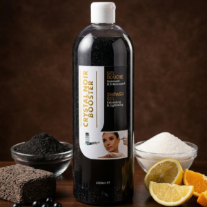 GEL DE DOUCHE CRYSTAL NOIR BOOSTER, Un gel douche à la fois gommant et éclaircissant ("Exfoliating & Lightening") qui purifie l'épiderme tout en réveillant sa luminosité naturelle. Inspiré de la pureté du sel ou du sucre blanc, il élimine en douceur les cellules mortes pour affiner le grain de peau.