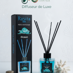 DIFFUSEUR RASITA OCÉAN combine des accords marins subtils et revitalisants pour créer une atmosphère calme, fraîche et relaxante dans vos espaces de vie. Présenté dans un élégant flacon en verre bleu lagon, il apporte une touche déco sophistiquée tout en diffusant un parfum d'évasion irrésistible.