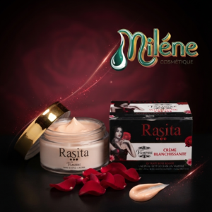 CREME DE VISAGE RASITA VAMPIRE : Formulée pour illuminer le teint, cette crème hydrate intensément tout en unifiant le grain de peau pour un éclat mystérieux et irrésistible.  Action éclaircissante & unifiante : Atténue les zones sombres et unifie le teint  Enrichie à la Rose Rouge : Apaiser, adoucir et raviver l'éclat naturel de la peau  Texture onctueuse : Pénètre rapidement sans laisser de film gras