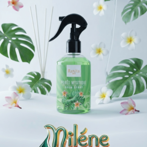 PAARFUM DE CHAMBRE RASITA : Une brume enchantée qui mêle la fraîcheur des feuilles vertes à la douceur délicate des fleurs exotiques. Quelques vaporisations suffisent pour balayer les mauvaises odeurs et infuser votre maison d'une atmosphère pure, mystérieuse et profondément apaisante. 💚 Un flacon vert émeraude lumineux qui insuffle une touche de fraîcheur visuelle à votre déco.