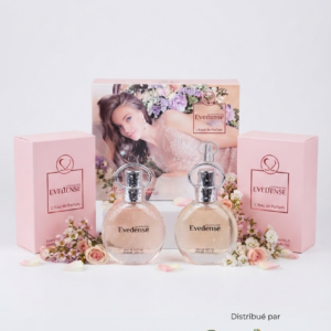 Coffret de 2PARFUMS COMM’UN’E EVEDENSE : célèbre la beauté naturelle et la grâce féminine. Un bouquet floral délicat aux nuances douces et poudrées, capturé dans un flacon aussi raffiné qu'un bijou. Distribué par Milène Cosmétique.