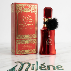 OUD AL TURAS ROUGE : Éveillez vos sens avec Oud Al Turas dans son édition rouge passion, une fragrance envoûtante et audacieuse qui célèbre la richesse de la haute parfumerie orientale. Flanqué de son étui aux arabesques dorées et de son flacon écarlate à pompon noir, ce parfum affirme un tempéramex