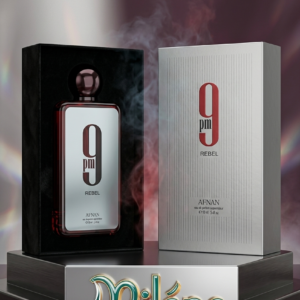 PARFUM AFNAN 9PM REBEL, une fragrance captivante conçue pour ceux qui osent se démarquer. Ce parfum s'ouvre sur des notes fruitées énergisantes de pomme et d'ananas, rehaussées par une touche épicée de cardamome. Enfin, les notes de fond chaudes et boisées de vanille, de bois de santal et d'ambre créent un sillage inoubliable et sensuel. Découvrez un parfum qui reflète votre personnalité unique et vous permet de vous affirmer en toute circonstances.