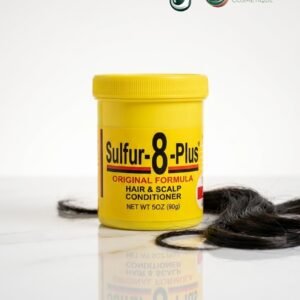 POMMADE Sulfur-8-Plus Original Formula Hair & Scalp Conditioner (90g) est une référence incontournable pour le soin des cheveux et du cuir chevelu, proposée par Miléne Cosmétique. Sa formule originale, reconnue pour son efficacité, est spécialement conçue pour apaiser les démangeaisons, combattre les pellicules et favoriser un environnement sain propice à la pousse des cheveux.  Grâce à ses agents actifs, ce baume traitant pénètre en profondeur pour hydrater, nourrir et soulager le cuir chevelu irrité, tout en apportant douceur et brillance à votre chevelure. Il est particulièrement adapté aux cheveux texturés, crépus ou frisés.  Conseils d'utilisation : Appliquez une petite quantité de produit directement sur le cuir chevelu une à quatre fois par jour, ou selon les besoins. Massez délicatement du bout des doigts pour une répartition uniforme. Ne pas rincer. Pour un résultat optimal, utilisez régulièrement.
